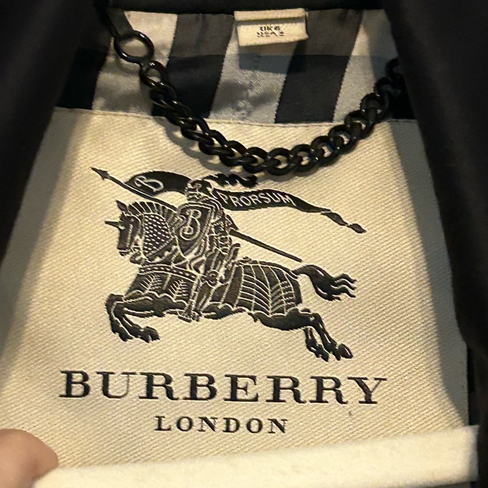 Burberry black trench coat - Picture 7 of 7